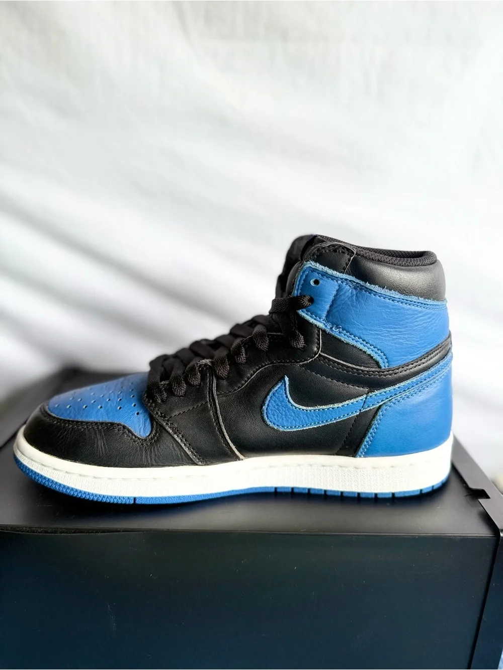 AUTHENTIC Jordan 1 Retro High OG Royal size 8 555088-007 2017 PRE-OWNED